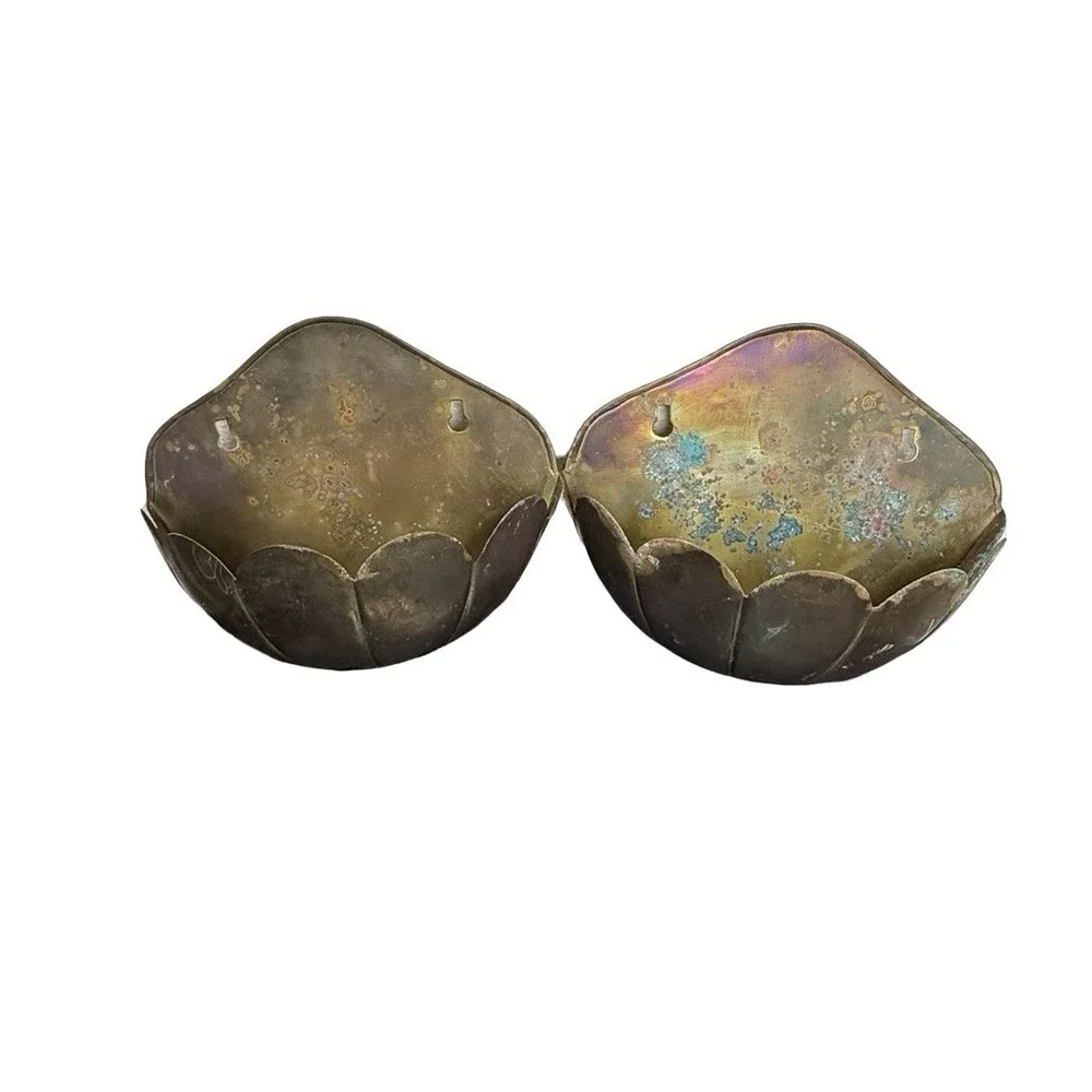 Hollywood Regency Vtg Aged Brass Patina Wall Pocket Seashell Scalloped Pair Set
